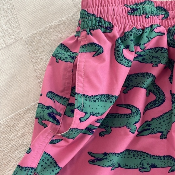 Chubbies Alligator Pink Swim Trunks Size XL - Picture 3 of 5